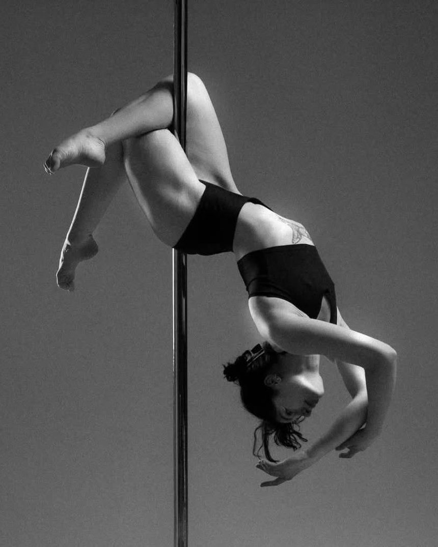 Pole dance au studio AirPole